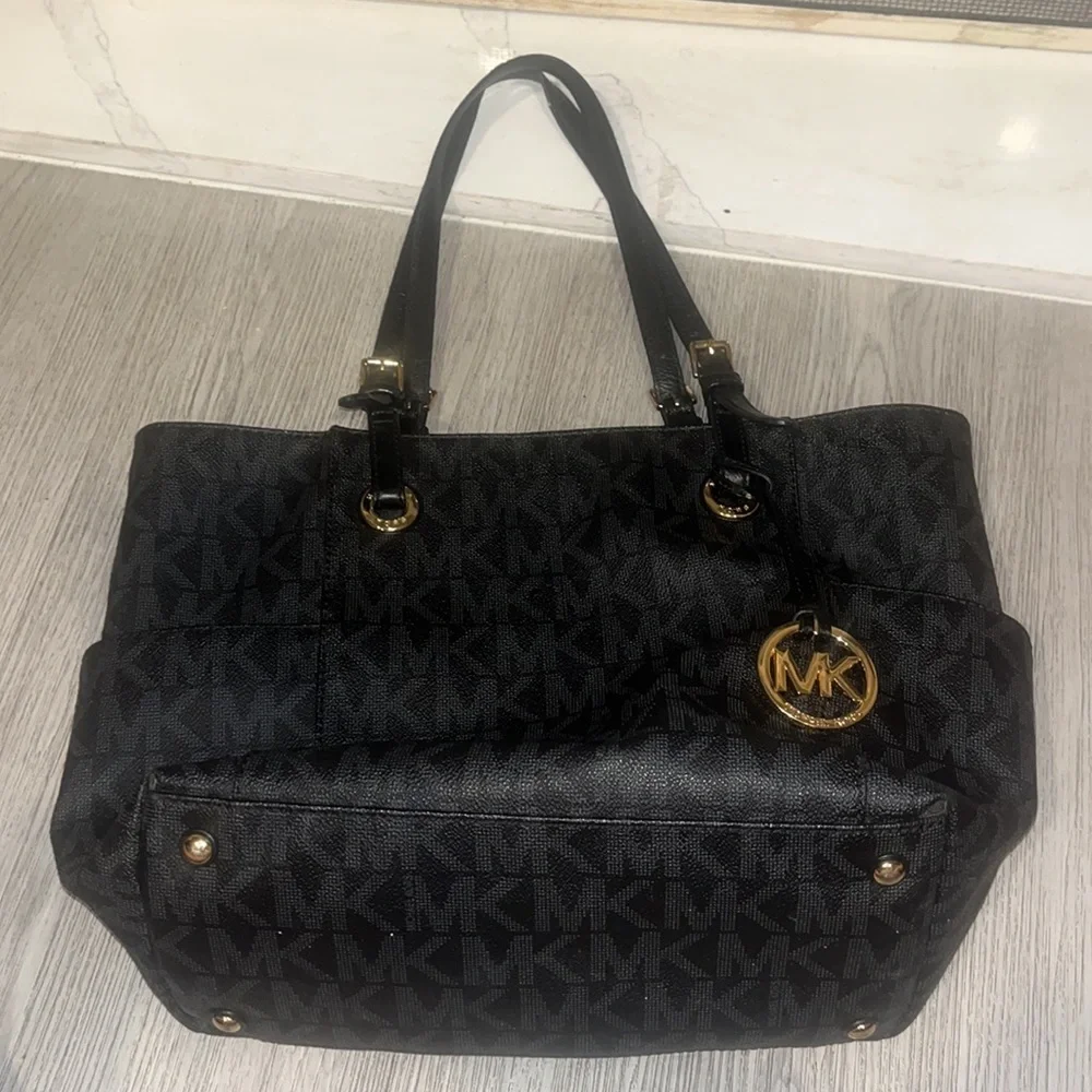 Micheal Kors bag